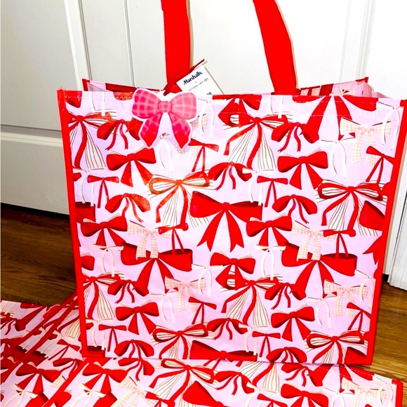 COPY - Reusable Shopping
Tote Bags valentines red &
PINK BOWS 6  for$25 - Picture 1 of 4